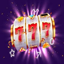 အွန်လိုင်း ကတ်ဂိမ်း စားပွဲပေါ် Baccarat ကတ်များ ဖြန့်ထားသည့် မြင်ကွင်း